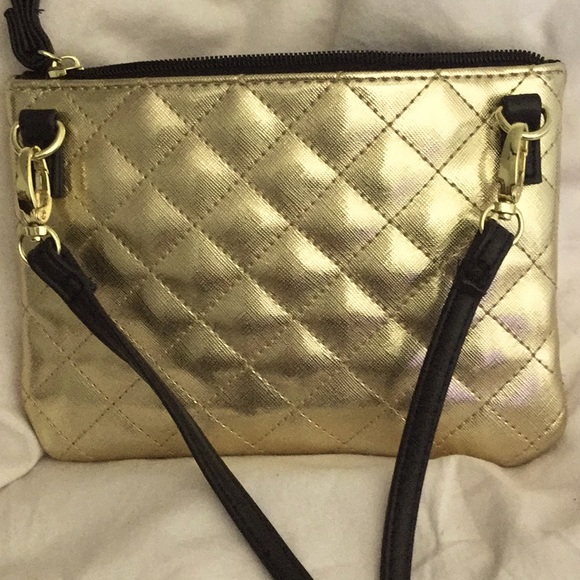NWOT Betsey Johnson crossbody/wristlet - Picture 6 of 8